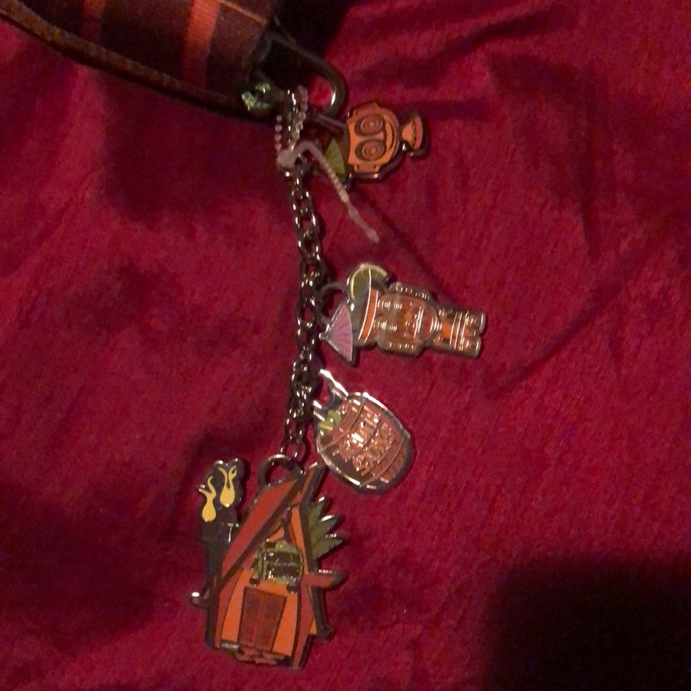 Disney Shag Harvey’s Trader Sams SeatBelt Bag - Picture 6 of 6